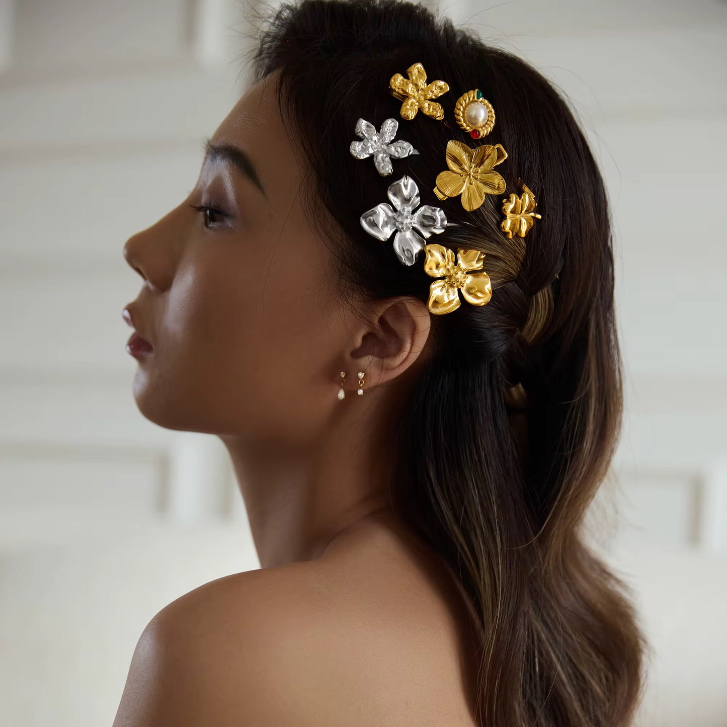 Vintage Daisy Flower Hair Clips - Gold or Silver Embossed Bobby Pins