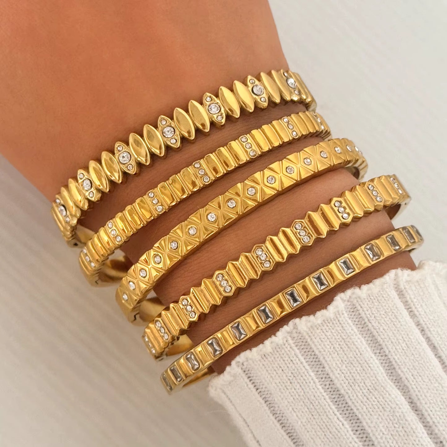 Vintage Rectangular Bar Zircon Bangle – 18K Gold Plated ✨