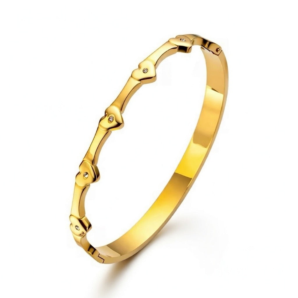 Heart Link Zircon Bangle – 18K Gold Plated ✨