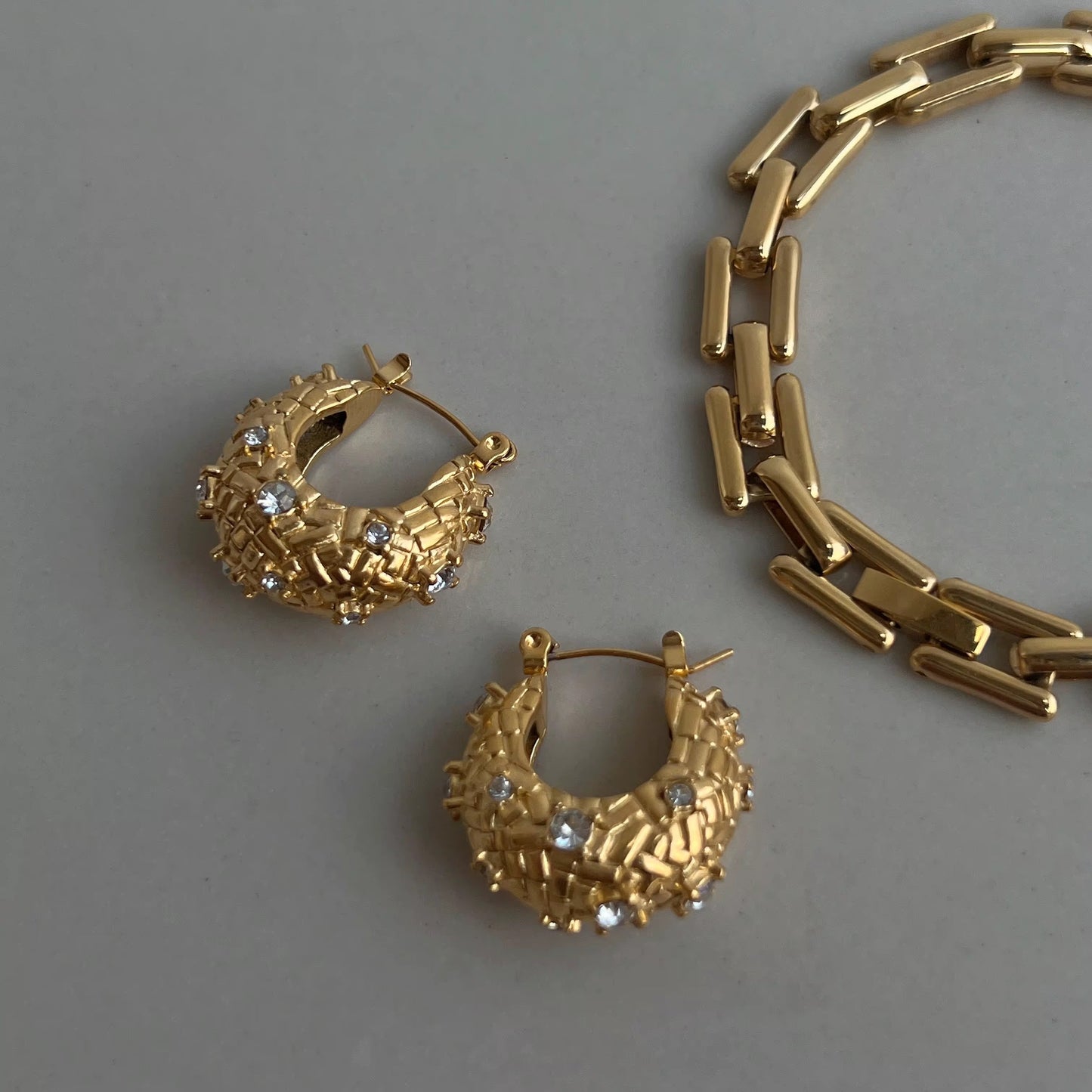 Vintage Textured Gold Hoop Earrings - Zircon Molten Court Style Huggie